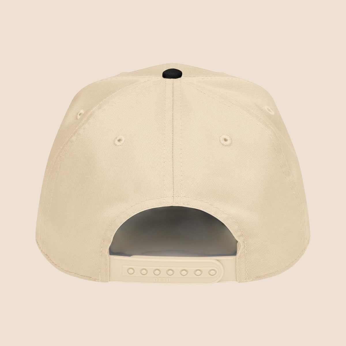 PUNJAB BOLDA beige 5 panel cap with adjustable snap closure and curved visor. Made of polyester and cotton.