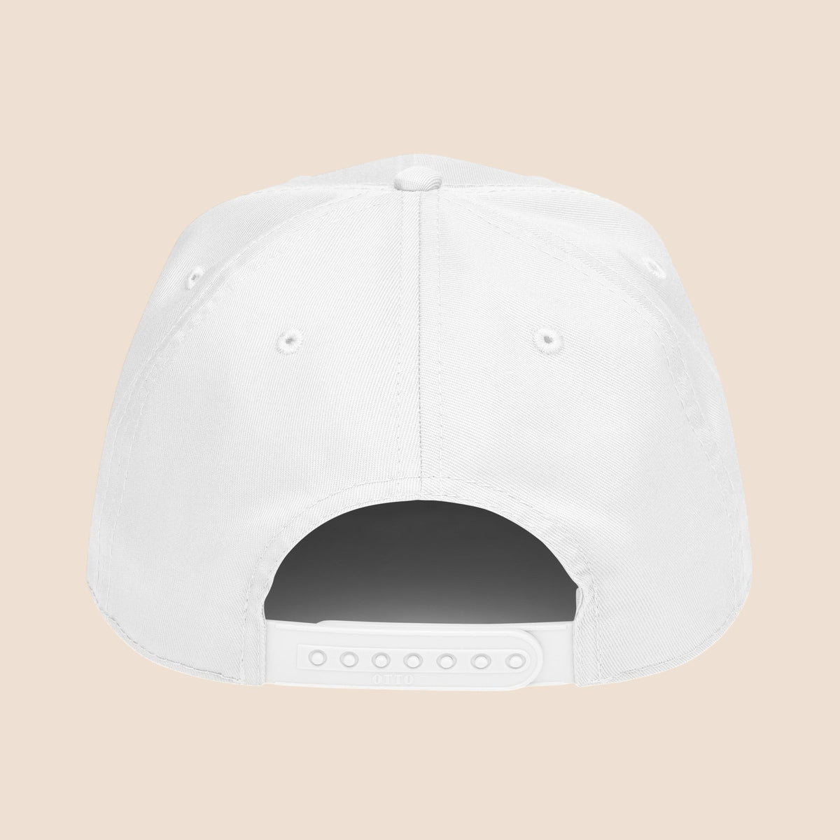 PUNJAB BOLDA white 5 panel cap with adjustable snap closure and mid-profile fit. Made of polyester and cotton.