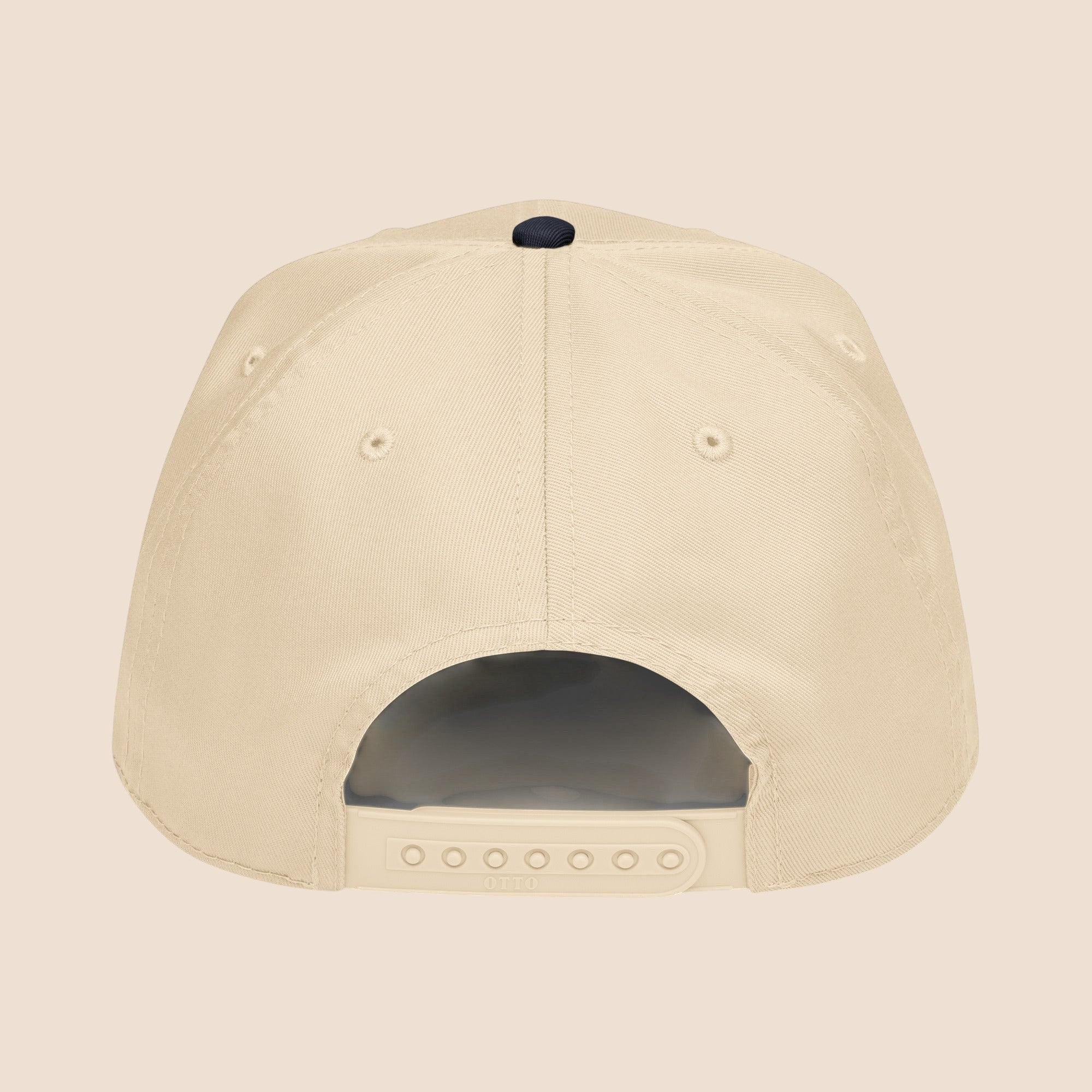 PUNJAB BOLDA beige 5 panel cap with adjustable snap closure and dark blue button on top. Made of polyester and cotton.