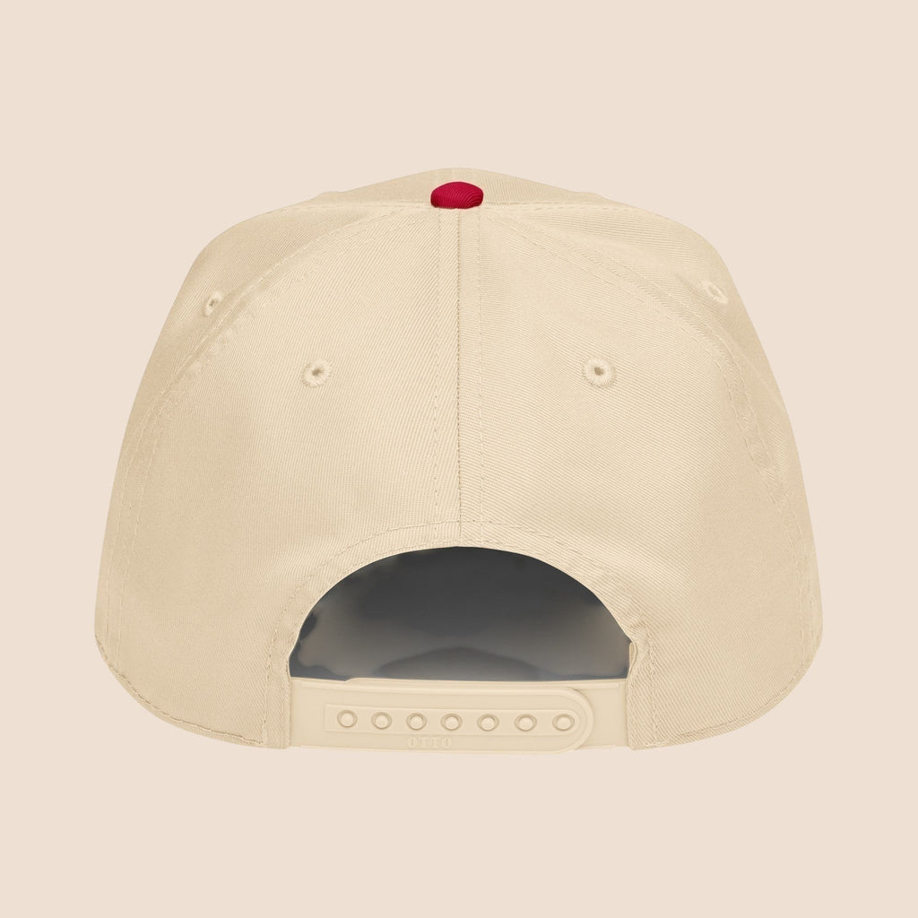 PUNJAB BOLDA beige 5 panel cap with a red button on top and adjustable snap closure. Made of polyester and cotton.