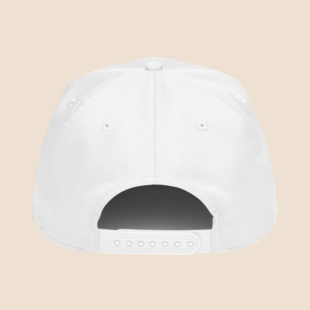 PUNJAB BOLDA white 5 panel cap with adjustable snap closure and mid-profile fit. Made of polyester and cotton.
